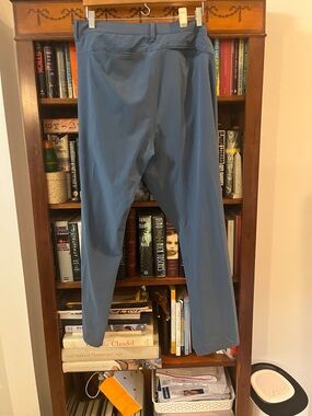 Vuori men’s Blue Stretch Travel Pants